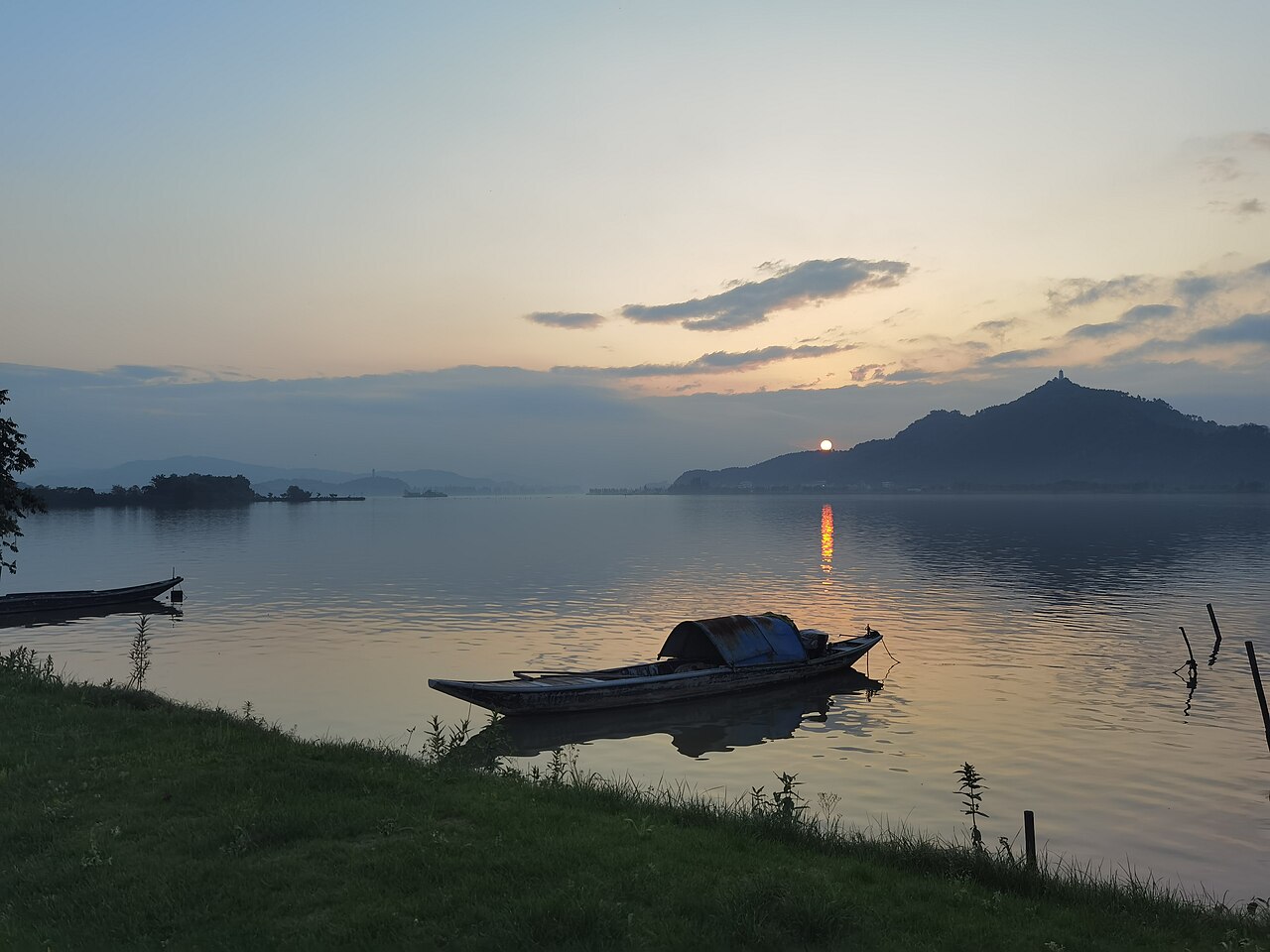 富春江与兰江交汇处(建德梅城附近,现代影像)
